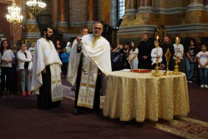 Arhiepiscopia Dunării de Jos continuă sprijinirea elevilor cu ghiozdane şi rechizite şcolare – fotografia 34