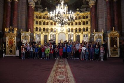 Arhiepiscopia Dunării de Jos continuă sprijinirea elevilor cu ghiozdane şi rechizite şcolare – fotografia 50