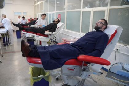 Preoţii şi credincioşii din Arhiepiscopia Dunării de Jos solidari cu semenii aflaţi în suferinţă – fotografia 5