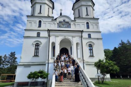 Popasuri duhovnicești pentru 50 de copii din localitatea Matca – fotografia 8