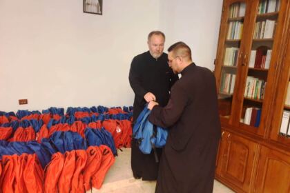 Ghiozdane şi rechizite şcolare pentru copiii din nordul judeţului Galaţi – fotografia 3
