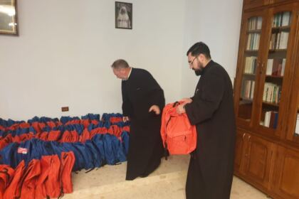 Ghiozdane şi rechizite şcolare pentru copiii din nordul judeţului Galaţi – fotografia 4