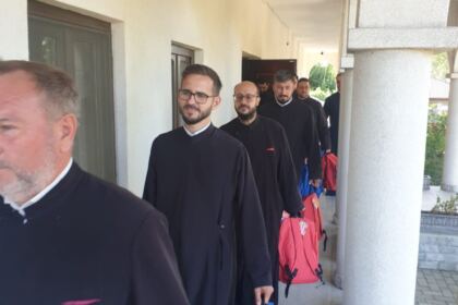 Ghiozdane şi rechizite şcolare pentru copiii din nordul judeţului Galaţi – fotografia 5