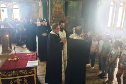 Ghiozdane şi rechizite şcolare pentru copiii din nordul judeţului Galaţi – fotografia 13
