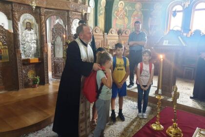 Ghiozdane şi rechizite şcolare pentru copiii din nordul judeţului Galaţi – fotografia 18