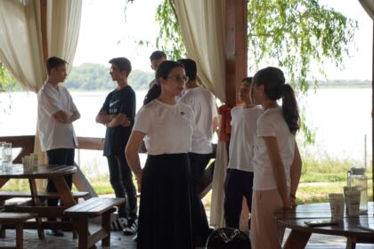 Activităţi cu tinerii la Aşezământul „Sf. M. Mc. Pantelimon“ – Lacu Sărat – fotografia 12