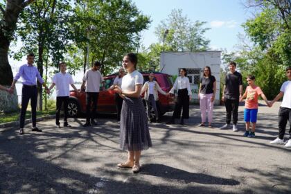 Activităţi cu tinerii la Aşezământul „Sf. M. Mc. Pantelimon“ – Lacu Sărat – fotografia 13