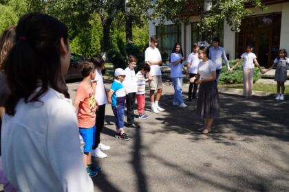 Activităţi cu tinerii la Aşezământul „Sf. M. Mc. Pantelimon“ – Lacu Sărat – fotografia 16