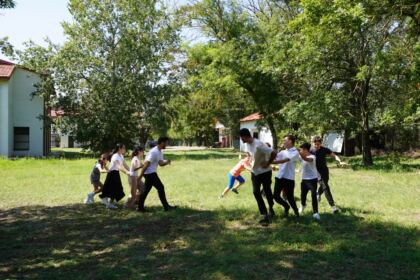 Activităţi cu tinerii la Aşezământul „Sf. M. Mc. Pantelimon“ – Lacu Sărat – fotografia 31