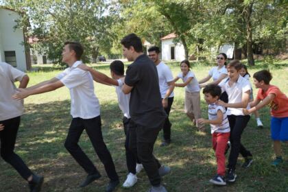 Activităţi cu tinerii la Aşezământul „Sf. M. Mc. Pantelimon“ – Lacu Sărat – fotografia 33