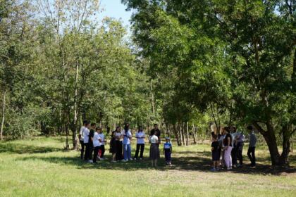 Activităţi cu tinerii la Aşezământul „Sf. M. Mc. Pantelimon“ – Lacu Sărat – fotografia 38