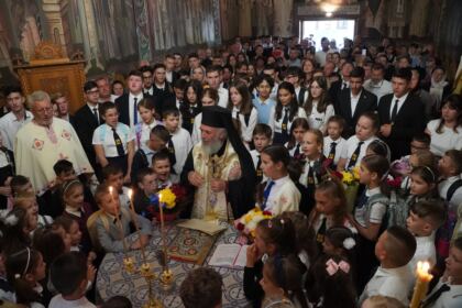 Seminarul Teologic „Sfântul Andrei“ din Galaţi şi-a deschis porţile pentru un nou an şcolar – fotografia 16