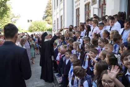Seminarul Teologic „Sfântul Andrei“ din Galaţi şi-a deschis porţile pentru un nou an şcolar – fotografia 29