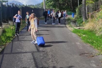 Excursie pentru 20 de copii din localitatea Zăvoaia – fotografia 2