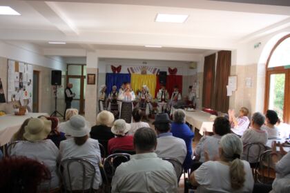 Activităţi dedicate persoanelor vârstnice – fotografia 16