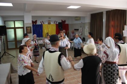Activităţi dedicate persoanelor vârstnice – fotografia 21