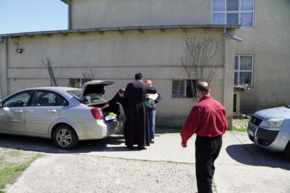 Rugăciuni şi daruri pentru vârstnicii nevoiaşi din judeţul Brăila – fotografia 47