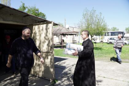 Rugăciuni şi daruri pentru vârstnicii nevoiaşi din judeţul Brăila – fotografia 48