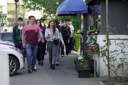 O nouă acţiune de donare de sânge a preoţilor, tinerilor şi credincioşilor din Tecuci – fotografia 4