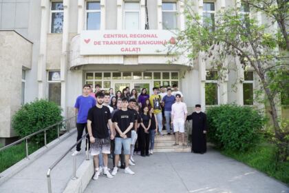 O nouă acţiune de donare de sânge a preoţilor, tinerilor şi credincioşilor din Tecuci – fotografia 7