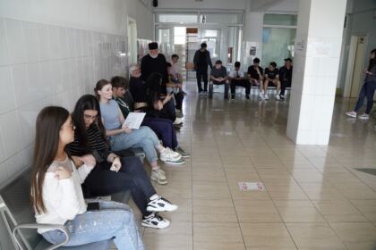 O nouă acţiune de donare de sânge a preoţilor, tinerilor şi credincioşilor din Tecuci – fotografia 24