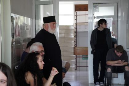 O nouă acţiune de donare de sânge a preoţilor, tinerilor şi credincioşilor din Tecuci – fotografia 27