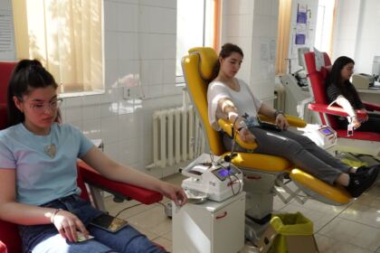 O nouă acţiune de donare de sânge a preoţilor, tinerilor şi credincioşilor din Tecuci – fotografia 33