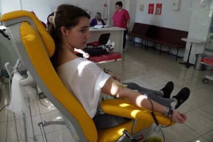 O nouă acţiune de donare de sânge a preoţilor, tinerilor şi credincioşilor din Tecuci – fotografia 34