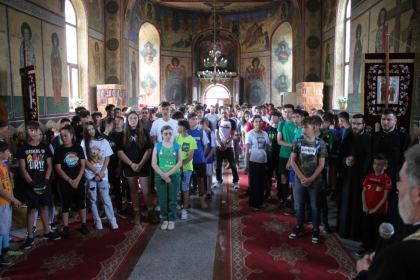 Ediţia a 9-a a Campionatului şcolar de fotbal „Tinereţe şi credinţă“ – fotografia 3