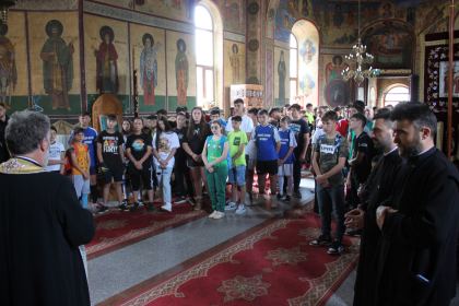 Ediţia a 9-a a Campionatului şcolar de fotbal „Tinereţe şi credinţă“ – fotografia 4
