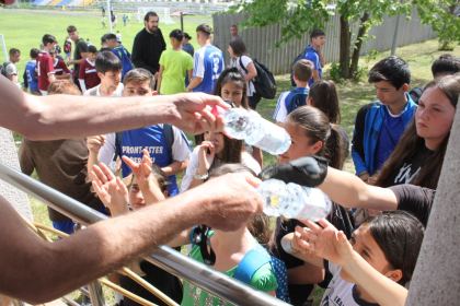 Ediţia a 9-a a Campionatului şcolar de fotbal „Tinereţe şi credinţă“ – fotografia 8