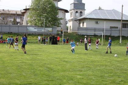 Ediţia a 9-a a Campionatului şcolar de fotbal „Tinereţe şi credinţă“ – fotografia 10