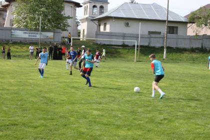 Ediţia a 9-a a Campionatului şcolar de fotbal „Tinereţe şi credinţă“ – fotografia 11