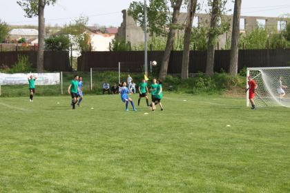 Ediţia a 9-a a Campionatului şcolar de fotbal „Tinereţe şi credinţă“ – fotografia 12