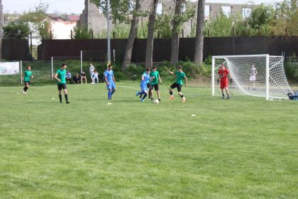Ediţia a 9-a a Campionatului şcolar de fotbal „Tinereţe şi credinţă“ – fotografia 13