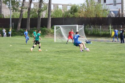 Ediţia a 9-a a Campionatului şcolar de fotbal „Tinereţe şi credinţă“ – fotografia 15