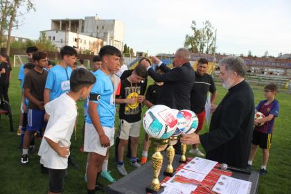 Ediţia a 9-a a Campionatului şcolar de fotbal „Tinereţe şi credinţă“ – fotografia 29