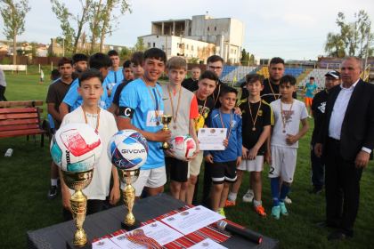 Ediţia a 9-a a Campionatului şcolar de fotbal „Tinereţe şi credinţă“ – fotografia 30