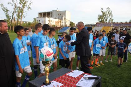 Ediţia a 9-a a Campionatului şcolar de fotbal „Tinereţe şi credinţă“ – fotografia 31