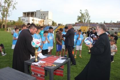 Ediţia a 9-a a Campionatului şcolar de fotbal „Tinereţe şi credinţă“ – fotografia 32