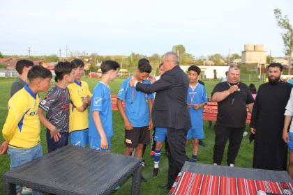 Ediţia a 9-a a Campionatului şcolar de fotbal „Tinereţe şi credinţă“ – fotografia 34