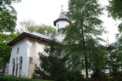 Olimpiada interdisciplinară „Cultură şi spiritualitate românească“ în Arhiepiscopia Dunării de Jos – fotografia 1