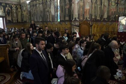 Olimpiada interdisciplinară „Cultură şi spiritualitate românească“ în Arhiepiscopia Dunării de Jos – fotografia 17