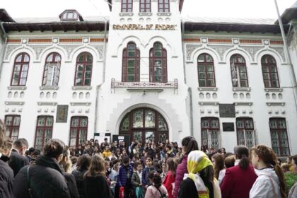 Olimpiada interdisciplinară „Cultură şi spiritualitate românească“ în Arhiepiscopia Dunării de Jos – fotografia 47