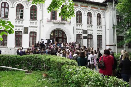 Olimpiada interdisciplinară „Cultură şi spiritualitate românească“ în Arhiepiscopia Dunării de Jos – fotografia 48