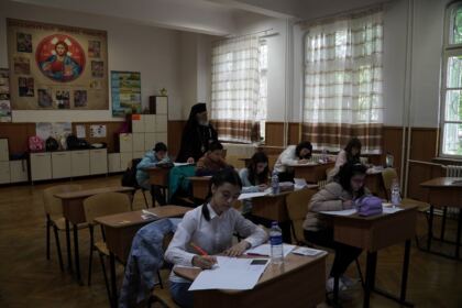 Olimpiada interdisciplinară „Cultură şi spiritualitate românească“ în Arhiepiscopia Dunării de Jos – fotografia 53
