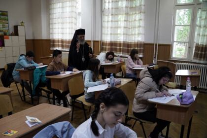 Olimpiada interdisciplinară „Cultură şi spiritualitate românească“ în Arhiepiscopia Dunării de Jos – fotografia 54