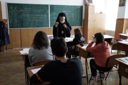 Olimpiada interdisciplinară „Cultură şi spiritualitate românească“ în Arhiepiscopia Dunării de Jos – fotografia 60