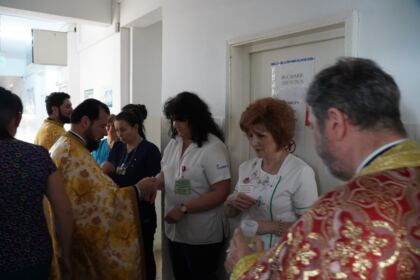 Cuminecare, rugăciuni şi daruri pentru pacienţii internaţi la Spitalul Judeţean de Urgenţă din Brăila – fotografia 13