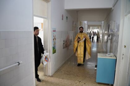 Cuminecare, rugăciuni şi daruri pentru pacienţii internaţi la Spitalul Judeţean de Urgenţă din Brăila – fotografia 19